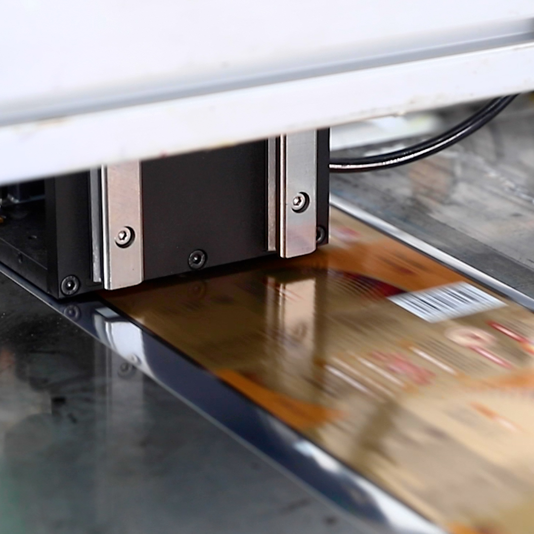 Imprimante à jet d'encre d'impression numérique à grande vitesse hors ligne hors ligne avec système d'inspection de la caméra